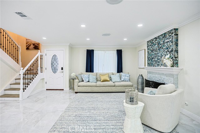 Detail Gallery Image 4 of 31 For 17230 San Lorenzo Cir, Fountain Valley,  CA 92708 - 4 Beds | 3 Baths