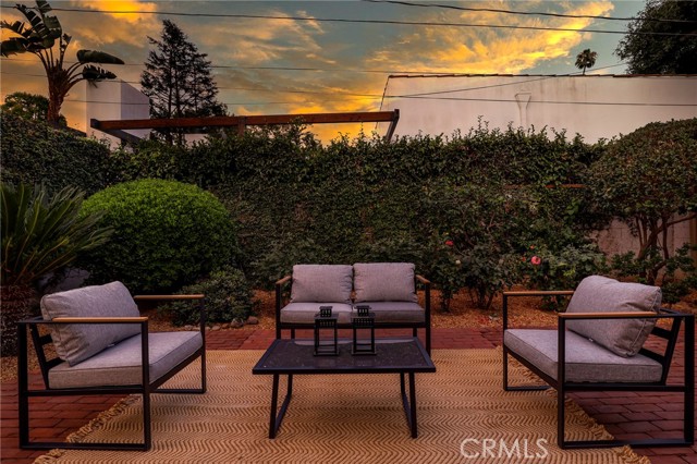 802 S Arroyo Boulevard, Pasadena CA: https://media.crmls.org/medias/3f0c3465-4e72-49db-9cac-de09d0029466.jpg