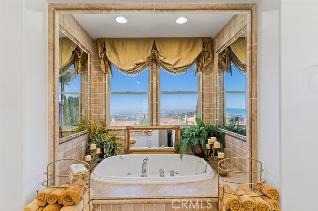 7 Vista Luci, Newport Coast CA: https://media.crmls.org/medias/3f0c5ba1-5032-4756-849f-72b26f700c4a.jpg