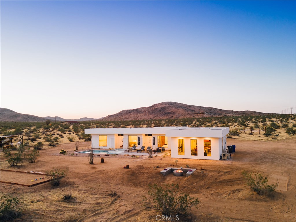 https://media.crmls.org/medias/3f0c60a6-2750-4424-b399-7f3521ea0891.jpg?preset=X-Large