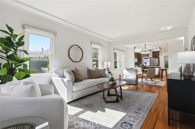 Detail Gallery Image 5 of 39 For 1025 N Screenland Dr, Burbank,  CA 91505 - 3 Beds | 2 Baths