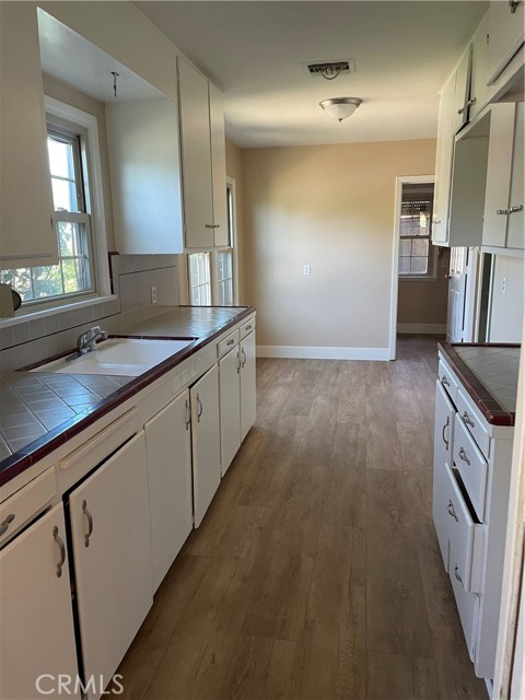 1003 colton, Redlands CA: https://media.crmls.org/medias/3f0cf341-07e6-4ae6-bee2-c1a9928031d1.jpg