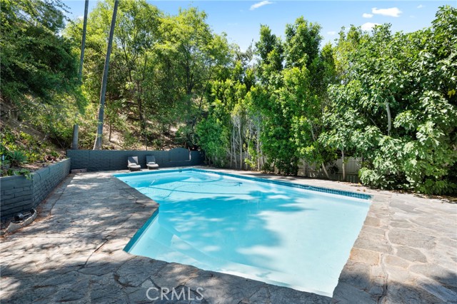 Detail Gallery Image 30 of 35 For 20225 Allentown Dr, Woodland Hills,  CA 91364 - 5 Beds | 4/2 Baths