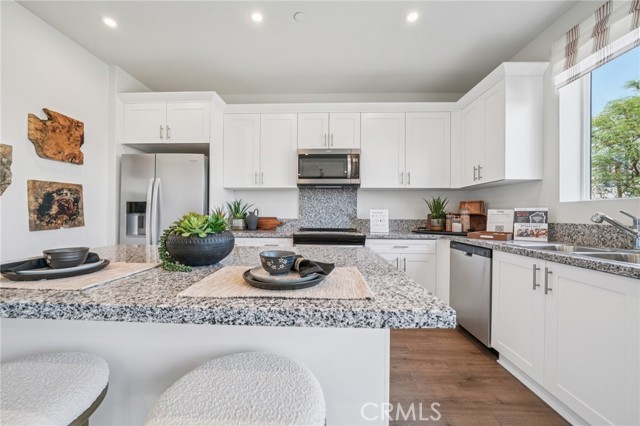 Detail Gallery Image 11 of 52 For 13602 Flying Cloud Way, Victorville,  CA 92394 - 4 Beds | 3 Baths