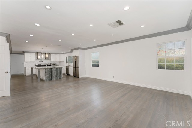 6059 Vantage Avenue, Valley Glen CA: https://media.crmls.org/medias/3f0f17d0-81da-40df-a9e6-eb9f30a17f7b.jpg