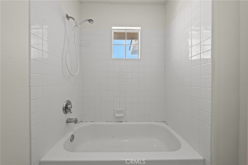https://media.crmls.org/medias/3f0f291c-de47-4dc2-8905-0aaa8d790313.jpg?preset=X-Large