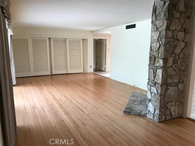 23439 Clarendon Street, Woodland Hills CA: https://media.crmls.org/medias/3f0f2eb9-34ce-4b02-9474-7b32aab3123a.jpg