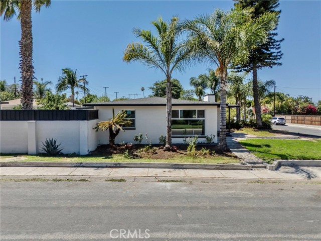 Detail Gallery Image 5 of 39 For 1002 W 8th St, Corona,  CA 92882 - 4 Beds | 3 Baths