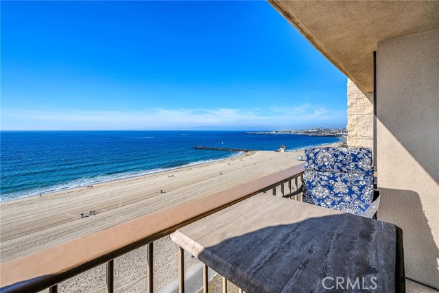 727 Esplanade, Redondo Beach, California 90277, 2 Bedrooms Bedrooms, ,Residential,For Sale,Esplanade,PV25024272