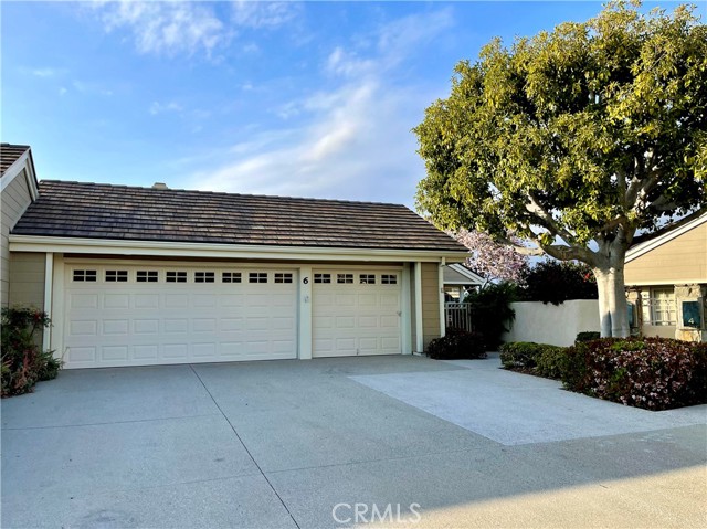 6 Saros, Irvine CA: https://media.crmls.org/medias/3f101b96-299e-4784-9cf1-f54dbc95fa14.jpg