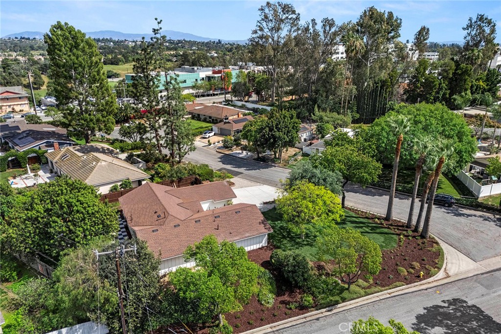 https://media.crmls.org/medias/3f1046da-08c2-4941-b55e-6c4159721d02.jpg?preset=X-Large
