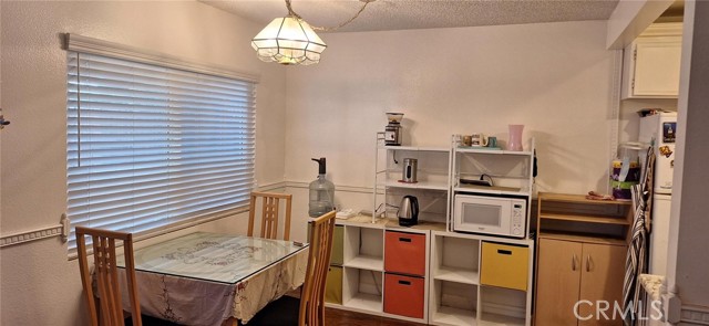 Detail Gallery Image 4 of 13 For 640 Corona, Hemet,  CA 92545 - 2 Beds | 2 Baths