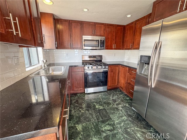 665 W 24th Street, San Pedro CA: https://media.crmls.org/medias/3f109c02-14cb-49a0-be50-c6b6f9bb63f4.jpg