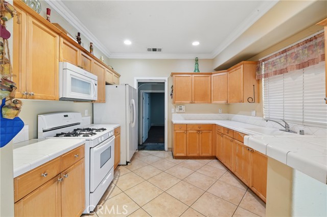 Detail Gallery Image 13 of 51 For 6134 Clara St, Bell Gardens,  CA 90201 - 4 Beds | 2/1 Baths