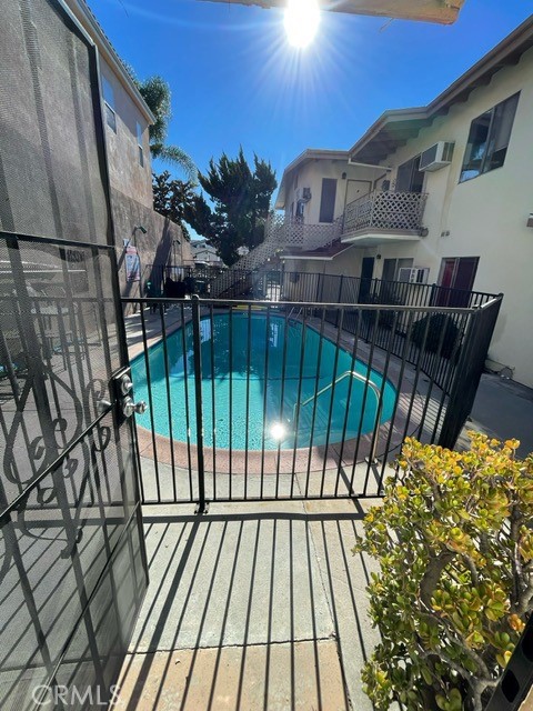 627 East Magnolia Boulevard photo 2