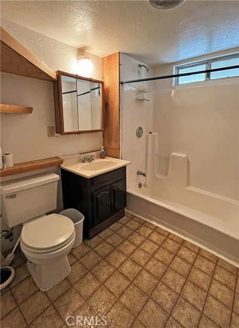 Detail Gallery Image 10 of 17 For 186 Kern Ave, Sugarloaf,  CA 92386 - 2 Beds | 1/1 Baths