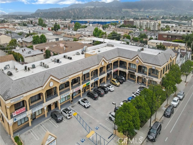 401 S Glenoaks Boulevard, Burbank CA: https://media.crmls.org/medias/3f10e531-6f2d-43e8-bcc4-591bbc24ba20.jpg