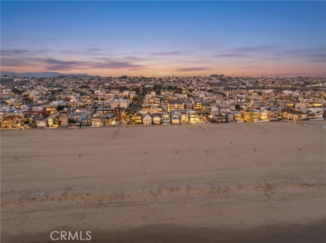 Detail Gallery Image 27 of 31 For 334 Palm Dr, Hermosa Beach,  CA 90254 - 3 Beds | 3 Baths