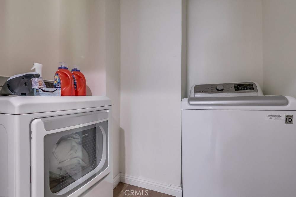 https://media.crmls.org/medias/3f111605-4f44-42af-a402-ee24926b5e72.jpg?preset=X-Large