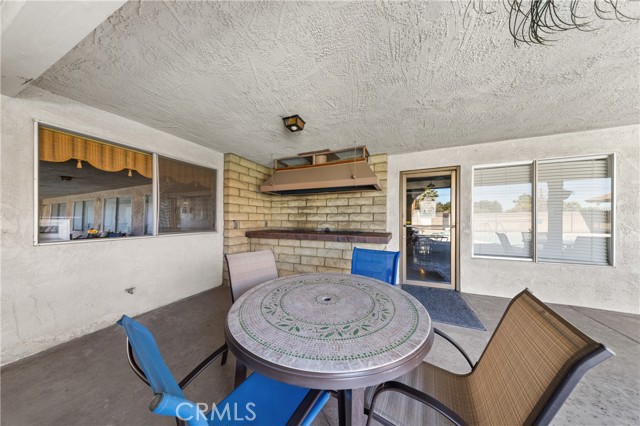 1895 W Devonshire Avenue, Hemet CA: https://media.crmls.org/medias/3f1251d8-aa4f-4a1c-86de-a80e51155f1f.jpg
