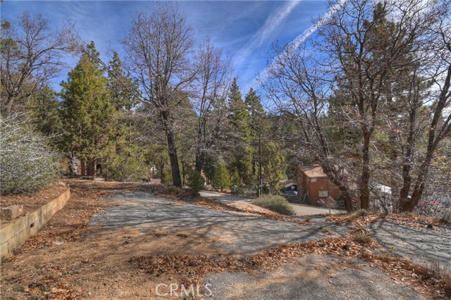 Detail Gallery Image 4 of 24 For 1115 Fawnskin Dr, Fawnskin,  CA 92333 - – Beds | – Baths