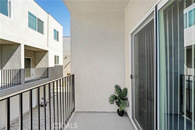 Detail Gallery Image 9 of 16 For 11958 Vanowen Ave, North Hollywood,  CA 91605 - 4 Beds | 3/1 Baths