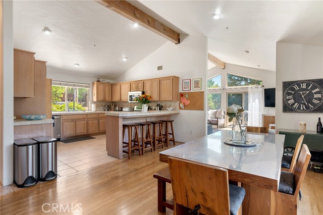 1733 Arteique Rd, Topanga CA: https://media.crmls.org/medias/3f12f335-0ea8-4e3a-83f3-90cd9debe8c0.jpg