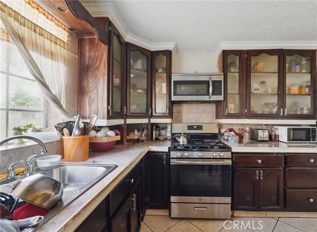 Detail Gallery Image 2 of 26 For 13355 Beaver St, Sylmar,  CA 91342 - – Beds | – Baths