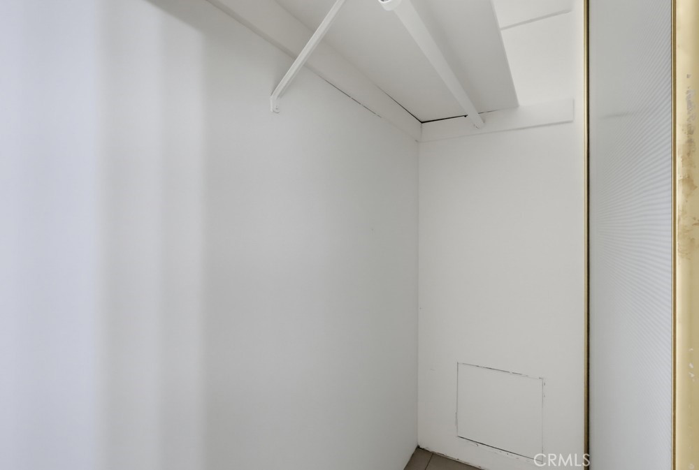 https://media.crmls.org/medias/3f137f56-8534-49a4-aaa3-92588d0017a5.jpg?preset=X-Large