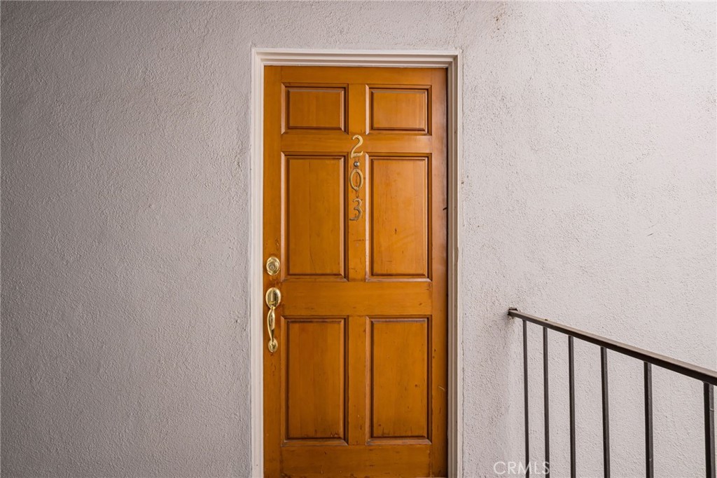 https://media.crmls.org/medias/3f13f321-99df-4055-a0ac-0d6024f645c8.jpg?preset=X-Large
