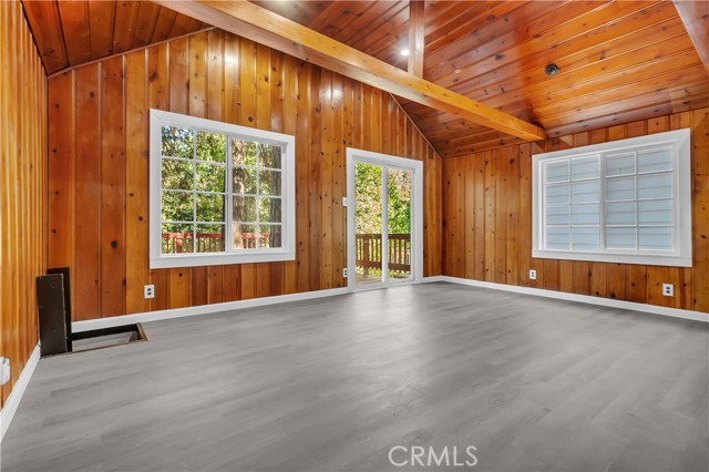 Detail Gallery Image 4 of 32 For 22789 Laurel Ln, Crestline,  CA 92325 - 1 Beds | 2 Baths
