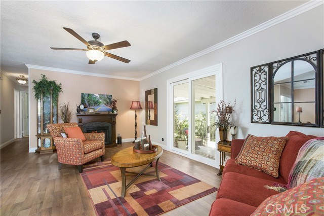 Detail Gallery Image 3 of 18 For 2505 Park Lake, Santa Ana,  CA 92705 - 2 Beds | 2 Baths