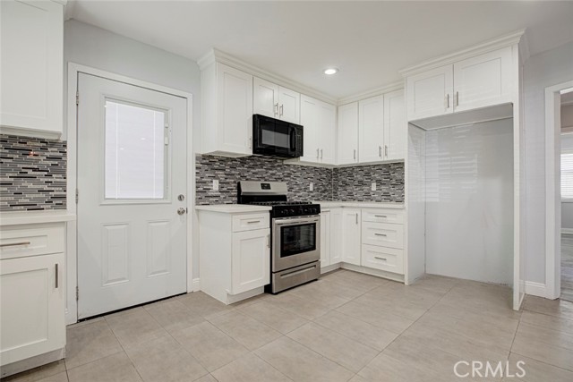 14537 Wyandotte photo 11