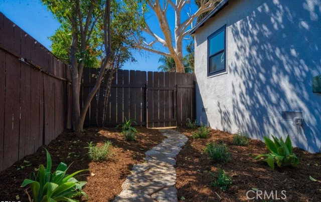 Detail Gallery Image 17 of 21 For 22559 Dolorosa St, Woodland Hills,  CA 91367 - 2 Beds | 2 Baths