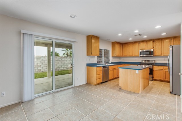 Detail Gallery Image 14 of 45 For 6487 Bethany Way, San Bernardino,  CA 92407 - 6 Beds | 3 Baths
