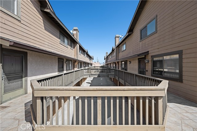 Detail Gallery Image 2 of 27 For 1465 W 179th St #1,  Gardena,  CA 90248 - 2 Beds | 2/1 Baths