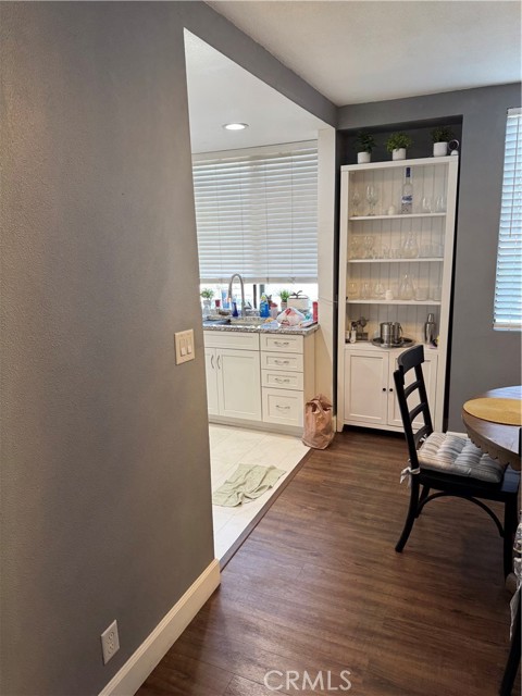 Detail Gallery Image 3 of 25 For 21720 Hart St #9,  Canoga Park,  CA 91303 - 2 Beds | 2 Baths