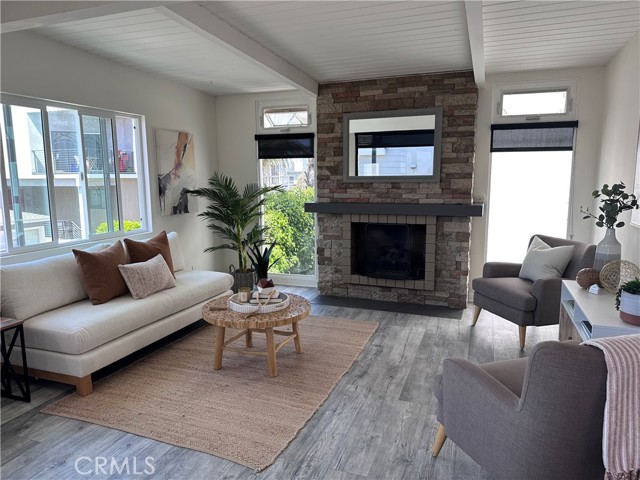 440 29th Street, Manhattan Beach CA: https://media.crmls.org/medias/3f18c4cb-a33f-42e4-80b2-1f8b11d8bdf9.jpg