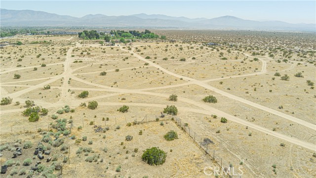 Detail Gallery Image 10 of 20 For 90 Palmdale Blvd, Sun Village,  CA 93543 - – Beds | – Baths