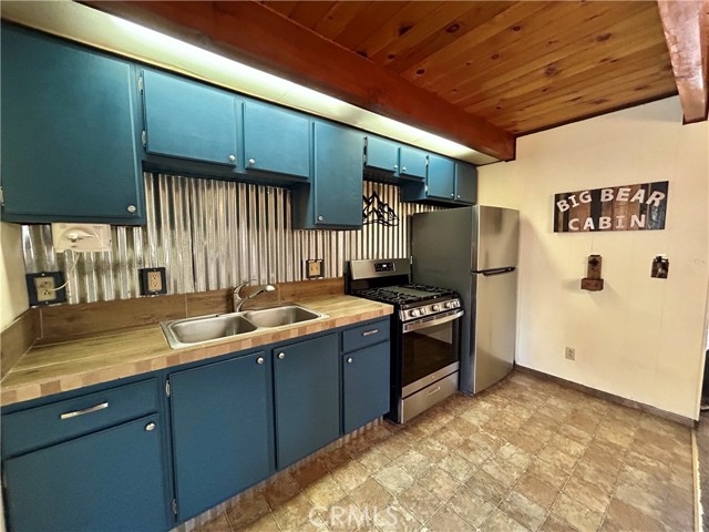Detail Gallery Image 9 of 28 For 42806 Cougar, Big Bear Lake,  CA 92315 - 2 Beds | 2 Baths