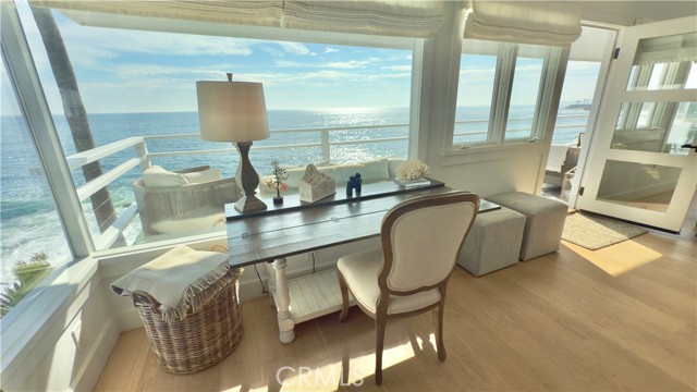 7 Camel Point Drive, Laguna Beach CA: https://media.crmls.org/medias/3f195970-3669-405f-b1ab-1b46054b8570.jpg