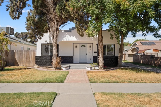 Detail Gallery Image 1 of 23 For 516 C St, Lemoore,  CA 93245 - 3 Beds | 2 Baths