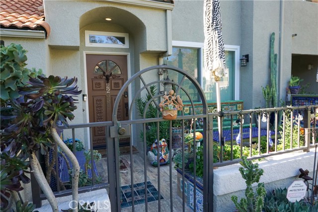 Detail Gallery Image 3 of 7 For 22350 Heritage Pass, Chatsworth,  CA 91311 - 2 Beds | 2/1 Baths