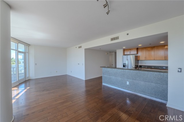 Detail Gallery Image 10 of 38 For 411 W Seaside Way #204,  Long Beach,  CA 90802 - 2 Beds | 2 Baths