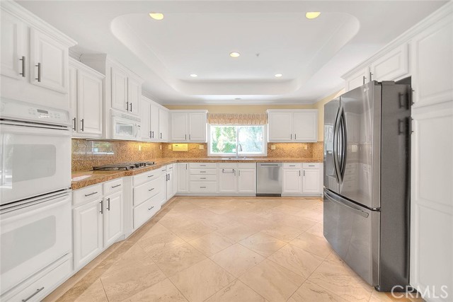 Detail Gallery Image 11 of 33 For 1208 Mackay Ln, Redondo Beach,  CA 90278 - 5 Beds | 3 Baths