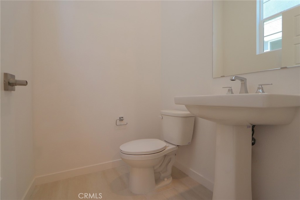 https://media.crmls.org/medias/3f1aaa60-0488-476e-962f-9ef0d661de24.jpg?preset=X-Large