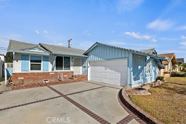 Detail Gallery Image 1 of 27 For 11329 214th St, Lakewood,  CA 90715 - 3 Beds | 1 Baths