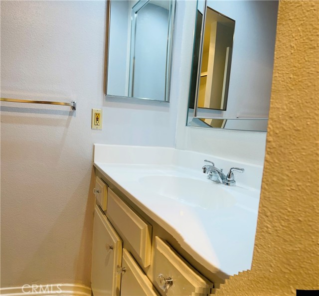 Detail Gallery Image 9 of 24 For 6815 Remmet Ave #219,  Canoga Park,  CA 91303 - 1 Beds | 1 Baths