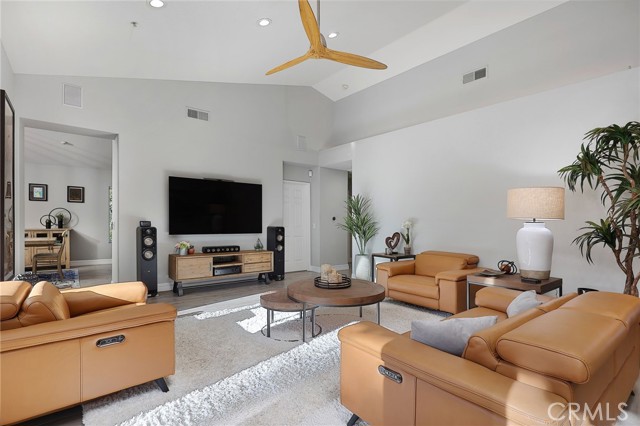 24632 Stagg Street, West Hills CA: https://media.crmls.org/medias/3f1b6b87-e3c1-4b2a-9eec-a13cff4df0a4.jpg