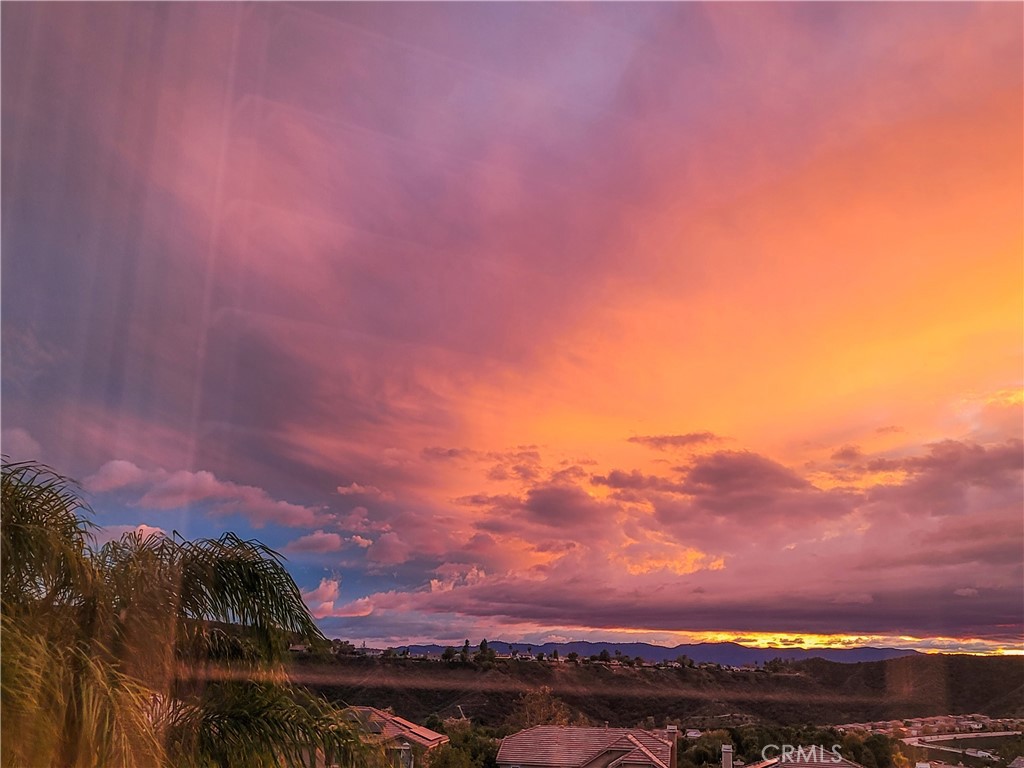 https://media.crmls.org/medias/3f1b9715-0ad9-4b82-ae90-690a93b59ab7.jpg?preset=X-Large